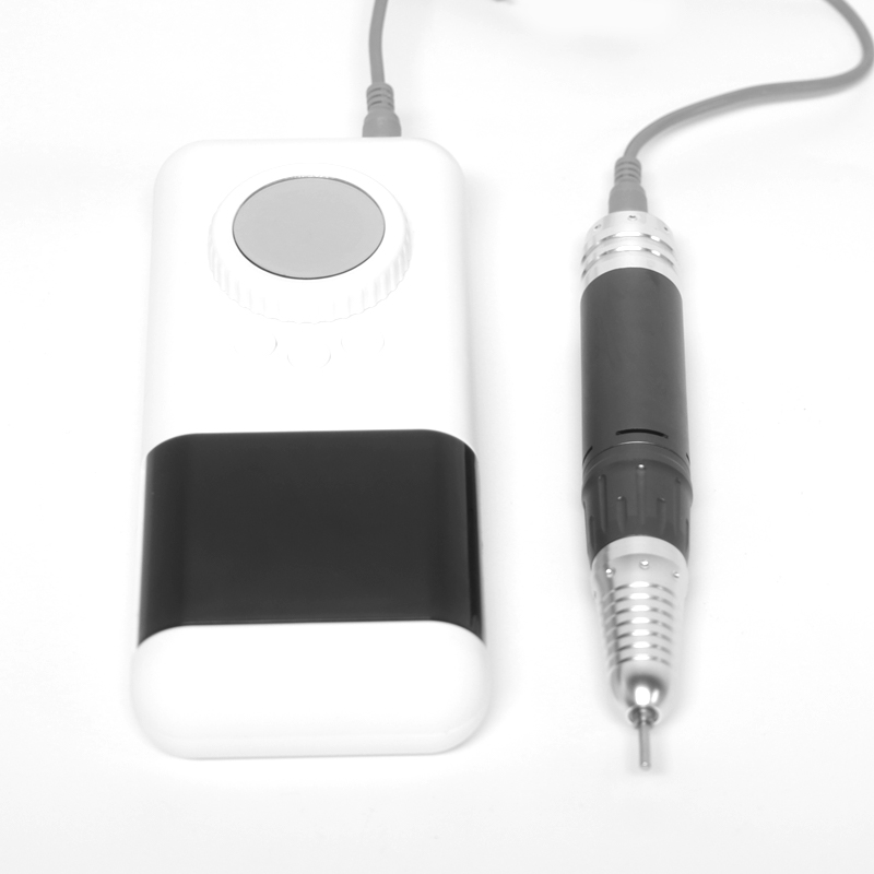 Umhlophe we-white ephathekayo